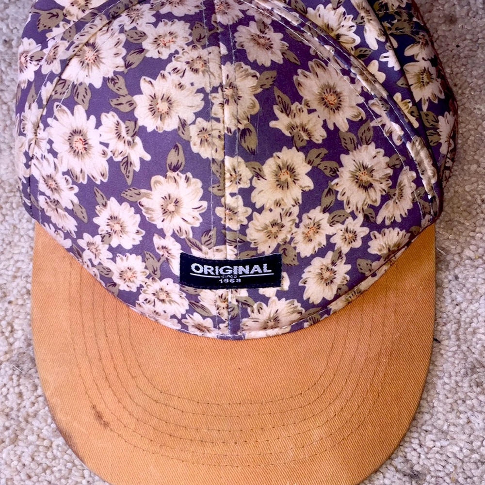 Original since 1969 snapback. Adjustable